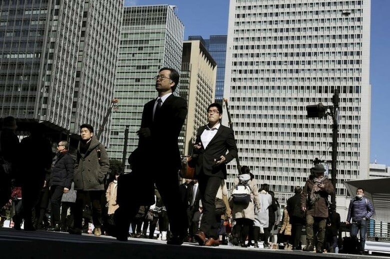 ５月１６日、内閣府が１６日に発表した今年１─３月の国内総生産（ＧＤＰ）は、内需の失速で９四半期ぶりにマイナス成長となった。写真は都内で２０１６年２月撮影（２０１８年　ロイター／Thomas Peter）