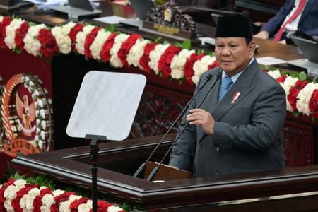 　８月１５日、インドネシアのプラボウォ大統領（写真）は独立記念日に合わせた初の施政方針演説で、違法な天然資源開発の取り締まりを強化する方針を示した。写真は同日、ジャカルタで代表撮影（２０２５年　ロイター）
