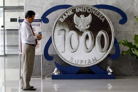 １０月２０日、インドネシア中央銀行は、政策金利の７日物リバースレポ金利を５０ベーシスポイント（ｂｐ）引き上げて４．７５％とすることを決めた。ジャカルタの同中銀で２０１６年３月撮影（２０２２年　ロイター/Garry Lotulung）