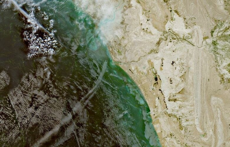 ホルムズ海峡の北、イランのカルガン沿岸付近の衛星画像。２２日撮影の提供写真。European Union/Copernicus Sentinel-2/Handout via REUTERS