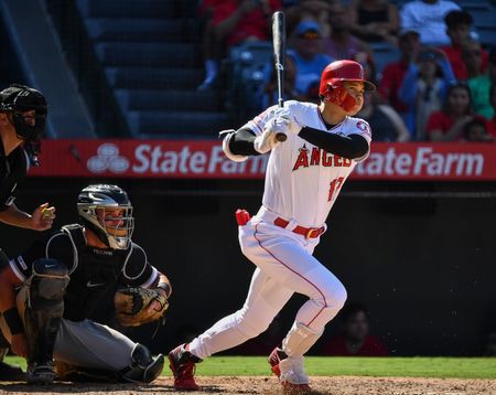 米大リーグ（ＭＬＢ）エンゼルスからフリーエージェント（ＦＡ）になっていた大谷翔平選手（２９）が９日、ドジャースと契約合意に達したと発表したことを受け、週明けの東京株式市場では関連銘柄が物色される展開となっている。写真は２０１９年８月、米カリフォルニア州アナハイムで撮影（２０２３年　Robert Hanashiro-USA TODAY Sports）