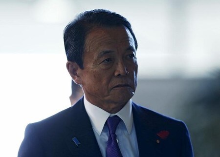 　５月１９日、麻生太郎財務相は、７カ国（Ｇ７）財務相・中央銀行総裁会議を前に記者会見し、Ｇ７では世界経済の不透明感が増している中で、マクロ経済政策や構造改革、課税逃れ対策、マネーロンダリング対応などで自由闊達（かったつ）な議論を期待している、と語った。写真はt内で昨年１０月撮影（２０１６年　ロイター/Yuya Shino）