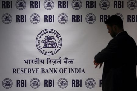 2月6日、ムンバイにあるインド準備銀行本店で撮影。 REUTERS/Francis Mascarenhas