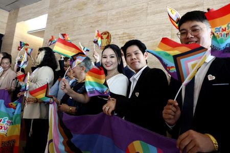 　６月１８日、タイの上院は、同性婚を認める法案を賛成多数で可決した。今後、国王の承認を得る必要があるが、実現すれば東南アジアで初の事例となる。バンコクで撮影（２０２４年　ロイター/Chalinee Thirasupa）
