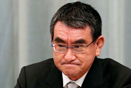 　河野太郎行革担当相（写真）は１月１４日、「ロイターネクスト」会合でのインタビューで、米政府は「民主主義的価値」と法による支配の擁護者としての国際的な役割を果たすべきとの見解を示した。写真は昨年９月の記者会見（２０２１年　ロイター／Kim Kyung-Hoon）