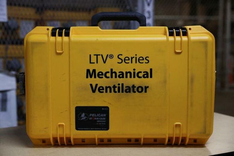 米保健福祉省（ＨＨＳ）は８日、自動車大手ゼネラル・モーターズ（ＧＭ）に対し、重症化した新型コロナウイルス感染者の治療に必要な人工呼吸器の製造を発注した。ニューヨークで３月撮影（２０１９年　ロイター/CAITLIN OCHS）