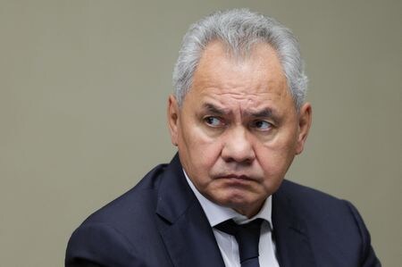 ロシア前国防相のショイグ安全保障会議書記（写真）は１０日、８月から９月８日までにロシア軍がウクライナ東部で１０００平方キロメートル前進したと述べた。提供写真。８月撮影（２０２４年　ロイター/Sputnik/Gavriil Grigorov/Kremlin via REUTERS）