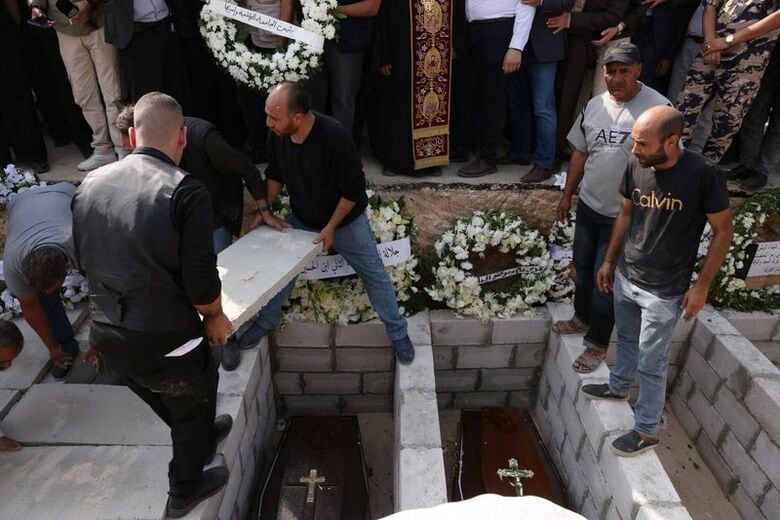 犠牲者の葬儀、ヨルダンのカラクで25日撮影 REUTERS/Alaa Al Sukhni