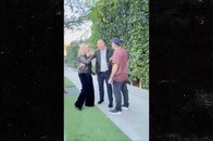 【動画】ハリウッド女優が街中でファンと大げんか...「失礼すぎる」振る舞いの人物ともめる様子が撮影される