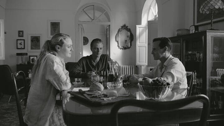 ジョン・フリン演じるディッキーとダコタ・ファニング演じるマージ