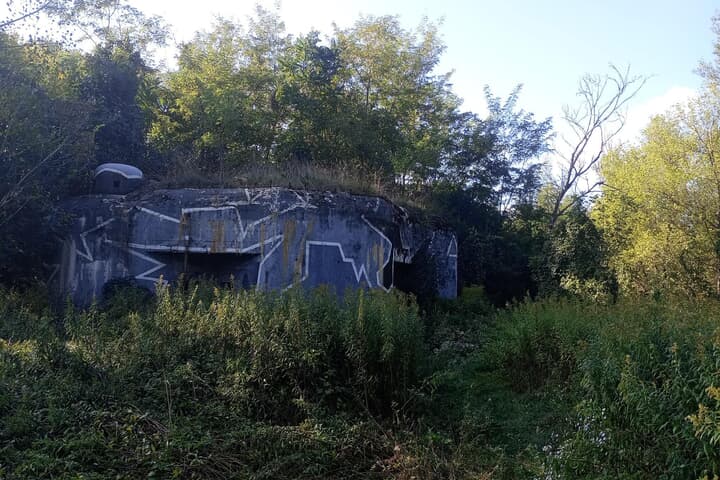 森の中に残されたバンカー