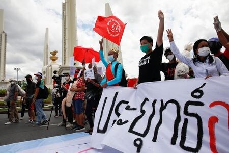 　タイの首都バンコクで７月１８日、政府の新型コロナウイルス対策を巡りプラユット首相の辞任を求める抗議デモが行われた。警官隊と一部のデモ参加者が衝突し、警官隊は催涙ガスや放水銃などを使いデモ隊を排除した（２０２１年　ロイター/Soe Zeya Tun）