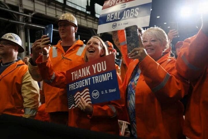 トランプ米大統領は３０日、ペンシルベニア州ピッツバーグ郊外の製鉄所で集会を開き、日本製鉄とＵＳスチール の「パートナーシップ」を称賛した。写真は５月３０日、ペンシルベニア州ウェストミフリンで撮影（２０２５年　ロイター/Leah Millis）