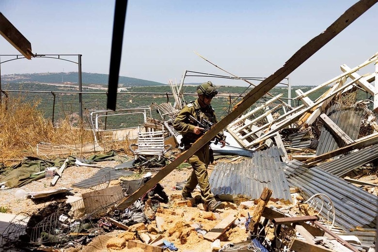 イスラエル北部でヒズボラのミサイルの直撃によって倒壊した民家（24年6月19日）　KOBI WOLFｰBLOOMBERG/GETTY IMAGES