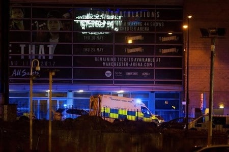 　５月２２日、英マンチェスターのコンサート会場で起きた爆発について、米当局者２人が匿名を条件に、現時点で１人の自爆犯が引き起こしたものと考えられると述べた（２０１７年　ロイター／Jon Super）