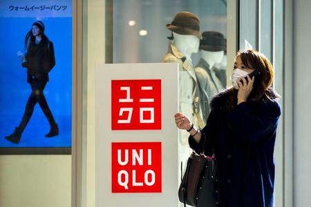 　１月４日、ユニクロとセブン―イレブン・ジャパンは、ネット通販で購入したユニクロの商品をセブンイレブンの店頭で受け取るサービスを１６日から開始すると発表した。写真はユニクロのロゴ、都内で１月撮影（２０１６年　ロイター／Thomas Peter）