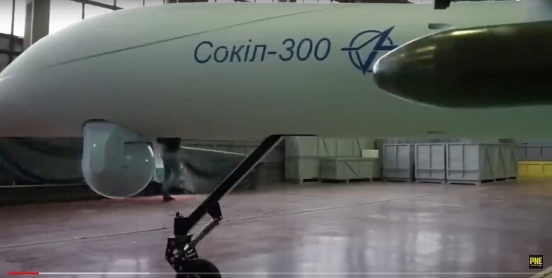 ウクライナ国営軍事企業ウクルオボロンプロムが発表した航続距離1000キロというドローン　 Parecen Noticias Extra / YouTube