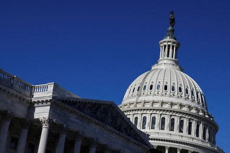 １２月１４日、米上院は、連邦政府の債務上限を２兆５０００億ドル引き上げ３１兆４０００億ドルとする法案を５０対４９で可決した（２０２１年　ロイター／Jonathan Ernst）