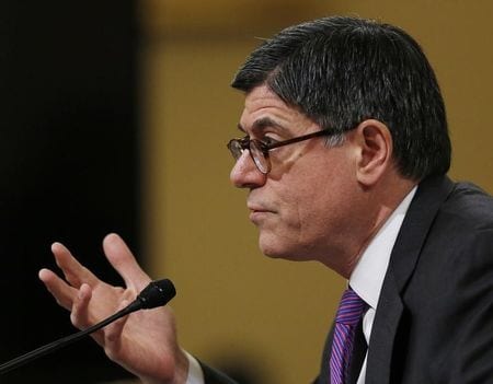 　５月１９日、ルー米財務長官（写真）は、為替報復条項を盛り込んだ通商法案に対し、拒否権を行使するようオバマ大統領に提案すると明らかにした。ワシントンで昨年３月撮影（２０１５年　ロイター／Gary Cameron）