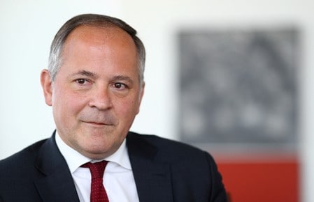 　２８日、欧州中央銀行（ＥＣＢ）のクーレ専務理事は、ＥＣＢが気候変動の問題を解決することは不可能だが、一部自動車に対する需要の陰りなど、気候変動に伴う影響には向き合う必要があるという認識を示した。写真はクーレ専務理事。２０１７年５月撮影（２０１９年　ロイター/Kai Pfaffenbach）