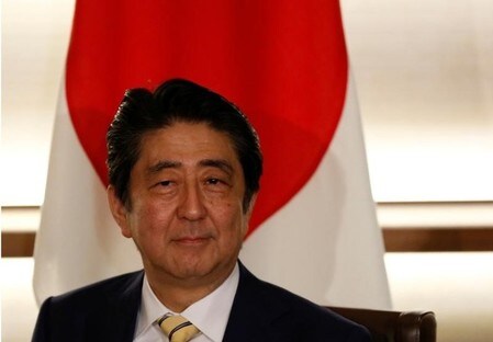 　１月４日、安倍晋三首相は年頭記者会見で、２０１７年の政権運営に関し、引き続き経済最優先で取り組む考えを示した。写真は昨年１２月、ロシア・プーチン大統領訪問時に山口県長門市で撮影（２０１７年　ロイター／Toru Hanai）