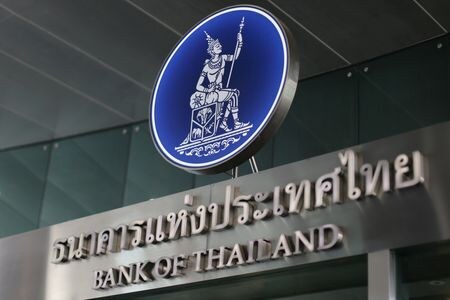 　９月２７日　タイ中央銀行は２７日、主要政策金利の翌日物レポレートを予想外に２５ベーシスポイント（ｂｐ）引き上げ２．５０％とした。写真は２０１６年４月、バンコクで撮影（２０２３年　ロイター／Jorge Silva）