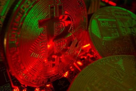　５月２１日、ビットコインはアジア市場で下げに転じ３％下落した。２０日撮影（２０２１年　ロイター／Dado Ruvic）