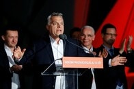 ハンガリー総選挙、「反移民」掲げるオルバン首相率いる与党が勝利へ