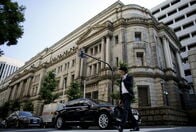 日銀緩和前提で財政再建は先送りか