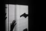 「肌が焼ける痛み」で銃乱射を止める...米企業「ブルナ」の非致死性護身用デバイスの「威力」とは？