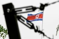 北朝鮮が飛翔体発射、日本のEEZ外に落下　弾道ミサイルか