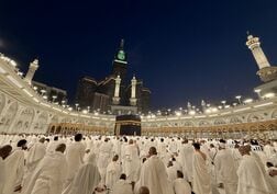 サウジ、聖地メッカなど広範囲に警報　親イラン勢力の攻撃受け