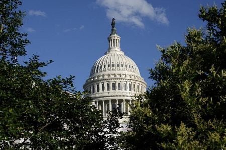 　７月２９日、米下院は、相次ぐ銃乱射事件で使用されている殺傷力の高い半自動小銃を禁止する法案を賛成多数で可決した。ただ、上院では否決される可能性が高い。写真はワシントンの米連邦議会議事堂。６月撮影（２０２２年　ロイター／Elizabeth Frantz）