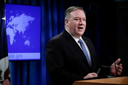 　３月５日、ポンペオ米国務長官は米国とアフガニスタン反政府武装勢力タリバンが和平合意に署名した後も、アフガンの一部地域でタリバンとアフガン政府の戦闘が増加していることを受けて、和平プロセス前進のために暴力を即座に停止するよう強く求めた。写真は３月５日、ワシントンの国務省で撮影（２０２０年　ロイター/Yuri Gripas）