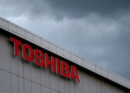 　　８月４日、東芝は、先月３１日に開催した定時株主総会で、アクティビスト（物言う株主）のエフィッシモ・キャピタル・マネジメントが取締役候補として提案した今井陽一郎氏の選任に４３．４３％の賛成があったと発表した。写真は川崎市で２０１７年２月撮影（２０２０年　ロイター/ISSEI KATO）