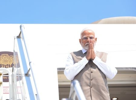 　インドのモディ首相（写真）は１５日、訪問先のキプロス共和国に到着した。インドと欧州を結ぶ貿易回廊でキプロス島が果たす役割に着目している。キプロスのラルナカ国際空港で撮影。提供写真(２０２５年　ロイター/PIO)