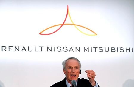 日産自動車と仏ルノー、三菱自動車の３社連合（アライアンス）は３０日、今年５月をめどに各社が新たな中期経営計画を発表する方針を明らかにした。写真は３社の共同会見で話すルノーのスナール会長。２０１９年３月、神奈川県横浜市で撮影（２０２０年　ロイター/Kim Kyung-Hoon）