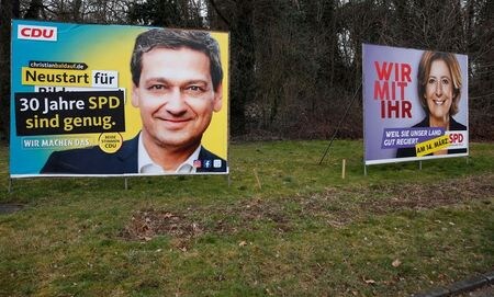 　ドイツの２つの州で３月１４日に州議会選が実施され、保守政党のキリスト教民主同盟（ＣＤＵ）が大敗を喫した。同党にとって、今年９月の総選挙での苦戦は必至の情勢になった。１０日、ラインラント＝プファルツ州ノイビートで撮影（２０２１年　ロイター/Wolfgang Rattay）