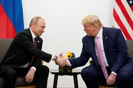 　１月２０日、トランプ米大統領は、ロシアのプーチン大統領と会談するつもりだが、時期はまだ決まっていないと述べた。写真は２０１９年、大阪で撮影（２０２５年　ロイター/Kevin Lamarque）