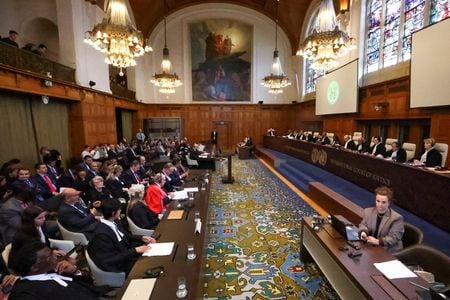 国際司法裁判所（ＩＣＪ）は２４日、パレスチナ自治区ガザに対する攻撃を続けるイスラエルに対し、ガザ地区南部ラファでの軍事攻撃を停止するよう命じた。１７日撮影（２０２４年　ロイター/Yves Herman/ File Photo）