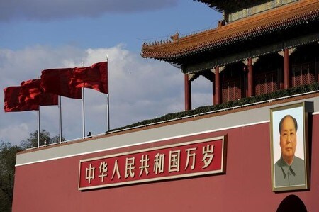 　８月２１日、英ケンブリッジ大学の出版事業を手掛けるケンブリッジ大学出版局は、中国政府の要請により中国国内で閲覧ができないようにした天安門事件などの論文について、再度閲覧ができるようにした。写真は北京の天安門広場、２０１５年１２月撮影（２０１７年　ロイター／Damir Sagolj）