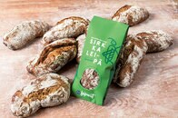 朝は「コオロギパン」でタンパク質を補給