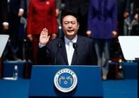 ユン韓国大統領が就任　北朝鮮が非核化着手なら経済支援も