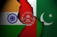 【動画】イスラマバードで止まっていた車が突如爆発、辺り一面血の海に