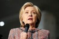 米国務省「クリントン氏、在任中の公務の私用メール使用は規則違反」