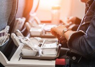 16時間ずっとこれは地獄...飛行機で隣に座る男女の「勘弁してほしい行為」映像にネット憤怒　「わざととしか...」