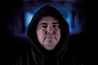 グーグル元エンジニアは言う──AIは原爆以来の強力な発明...「私の懸念は間違っていなかった」