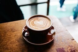 コーヒー好きに朗報、「1日3～5杯」で心不全や脳卒中リスクが下がる可能性