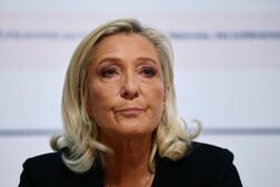 フランス大統領選の世論調査、ルペン氏とメランション氏がリード