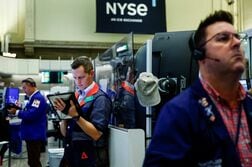米国株式市場＝反落、アルファベット決算受けＡＩ投資に警戒